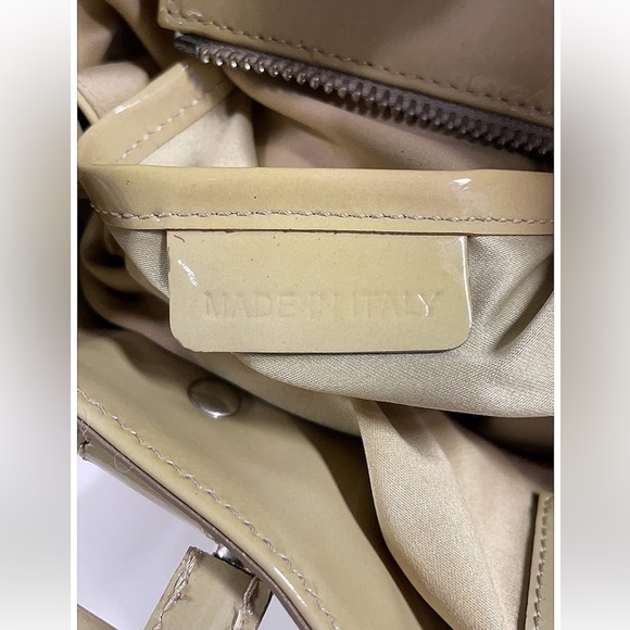 NWOT Burberry Beige Patent Quilted Leather Satchel Handbag - Picture 4 of 10